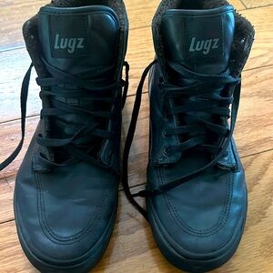 Lugz mens boot size:7.5 the color is black